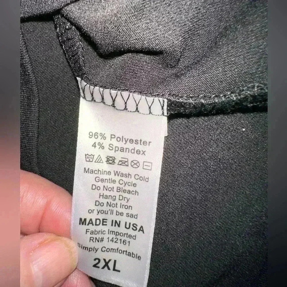 Lularoe 3X long sleeve solid black Lynnae top. Scoop neck, hi-lo hem.‎ NWT - Picture 4 of 4